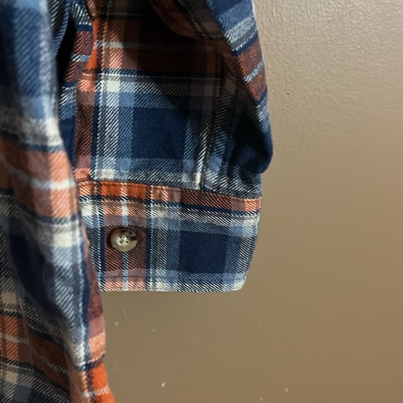 Red and blue plaid flannel button down shirt l1 - Picture 4 of 5